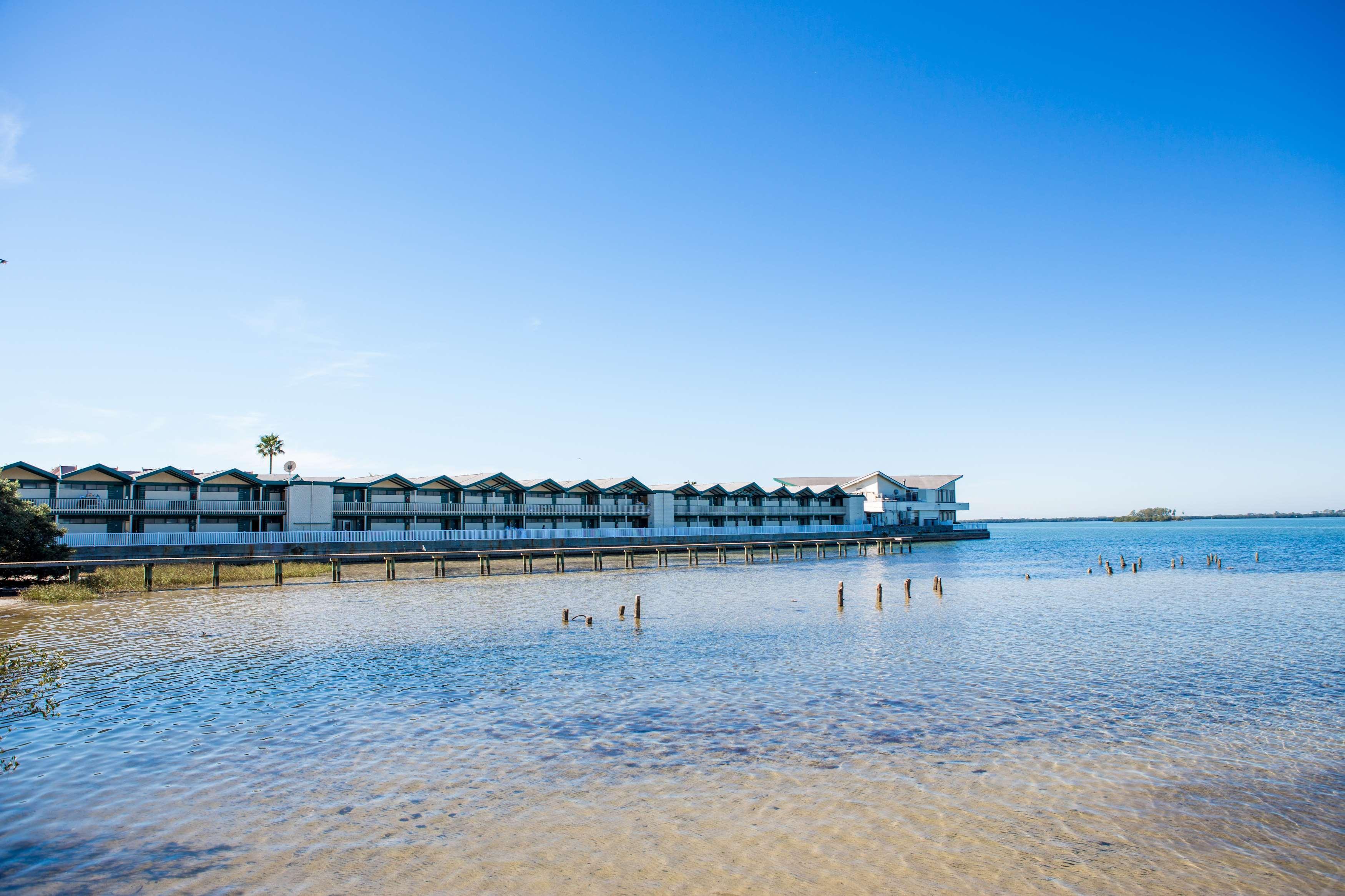 Best Western Plus Yacht Harbor Inn Dunedin Exterior photo