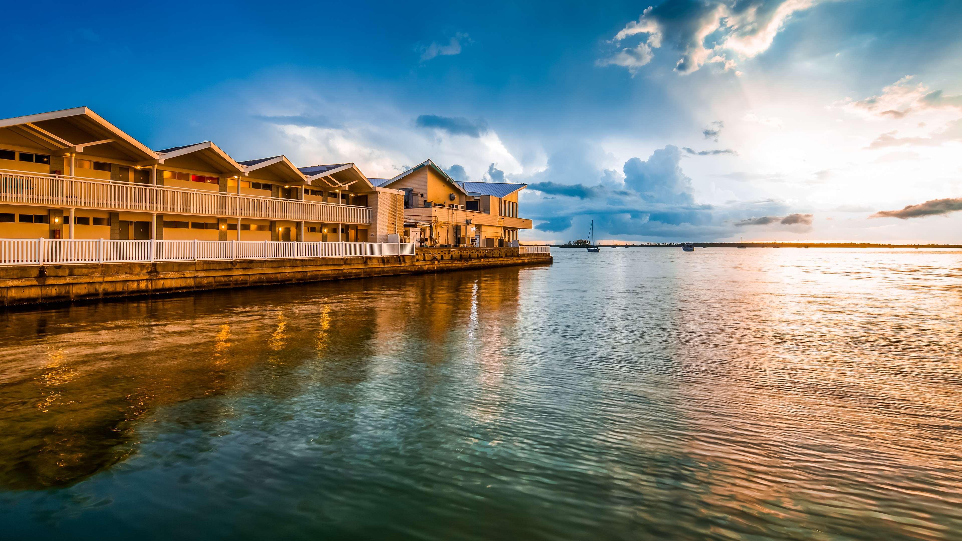 Best Western Plus Yacht Harbor Inn Dunedin Exterior photo