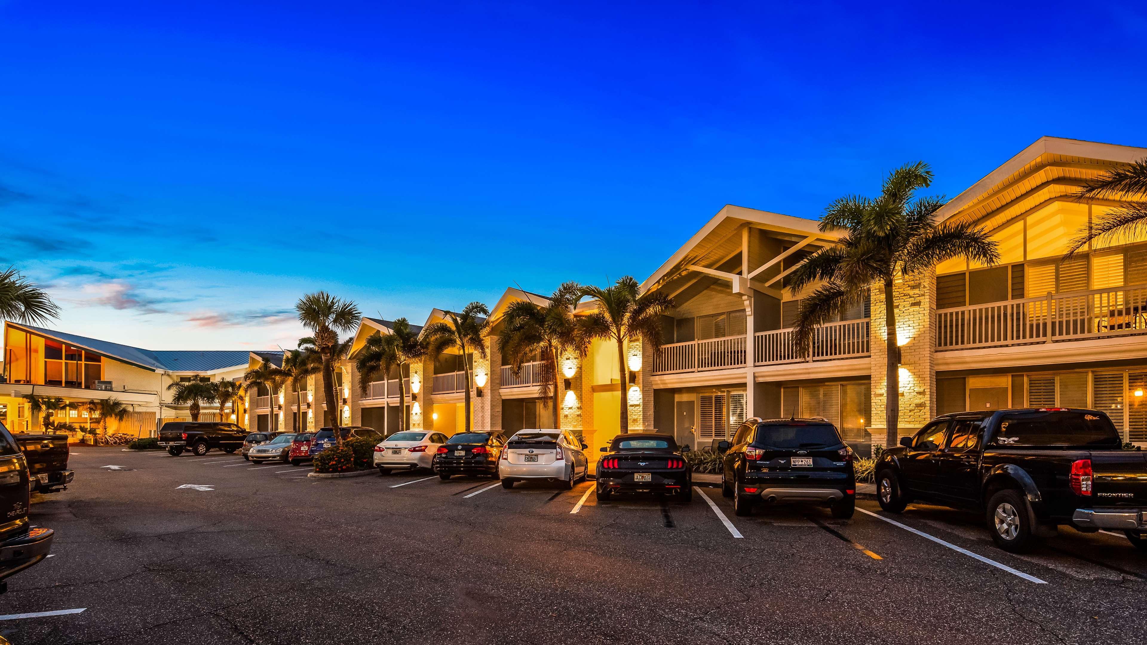 Best Western Plus Yacht Harbor Inn Dunedin Exterior photo